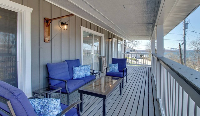 Beautiful Lakeview Home: Near Bull Shoals Lake!