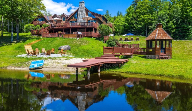 Beautiful Lakeview Log Cabin on 60-Acre Property