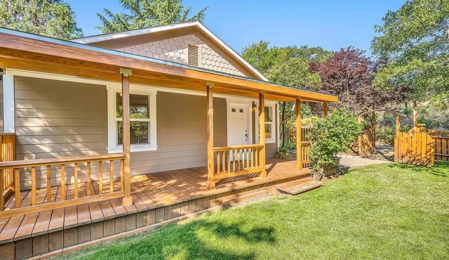 Beautiful Land with creek and woods, sweet home gardens, 1 M to Ashland hospital