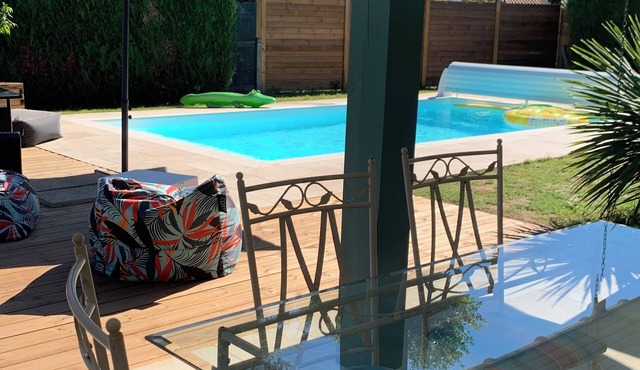 Beautiful Landes house 6kms from Hossegor-Capbreton beaches. Heated swimming pool.