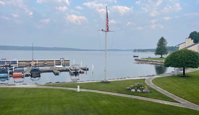 Beautiful Landings 2-bedroom 3-bath Lake Charlevoix Condo w/Loft Sleeping Space