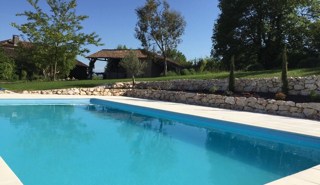 Beautiful large hayloft gite for 2-4, lovely pool, stunning views, Midi-Pyrenees