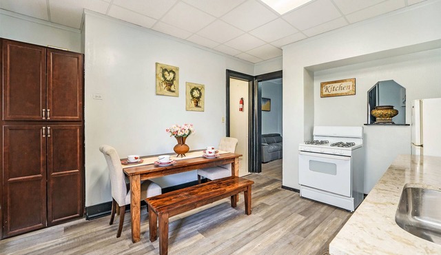 Beautiful Large 1 bed 1 bath in Capitol Hill denver