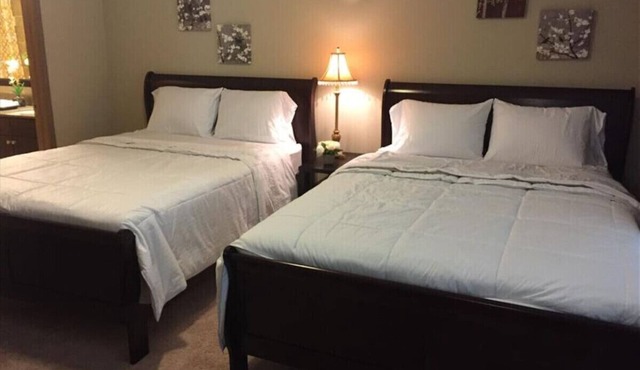 Beautiful Large 2 Bedroom/2 Bath Condo in The Wo