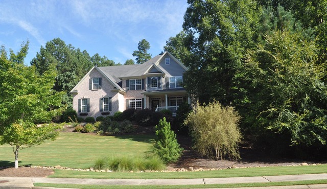 Beautiful, large 4 bdrm, 3 bath w/wooded deck. Easy access to downtown and UGA.