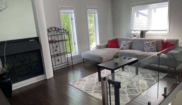 Beautiful, large 4-bedroom, 2-bathroom home in Laval.