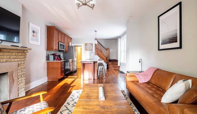 Beautiful & Large 5 Bed/2 Bath - Great For Families & Groups - Near Everything