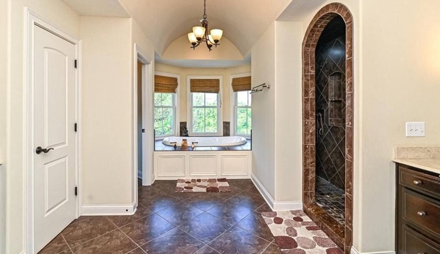 Beautiful large 5 bedroom house with basement