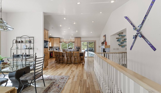 Beautiful Large 6 bedroom Lake Tahoe retreat with large entertainment areas