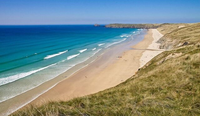 Beautiful large coastal four-bed character cottage with large garden