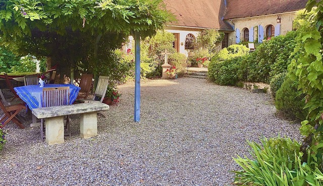 Beautiful, large country home - 30 acres, 6 beds, pool. Montignac Lascaux Cave