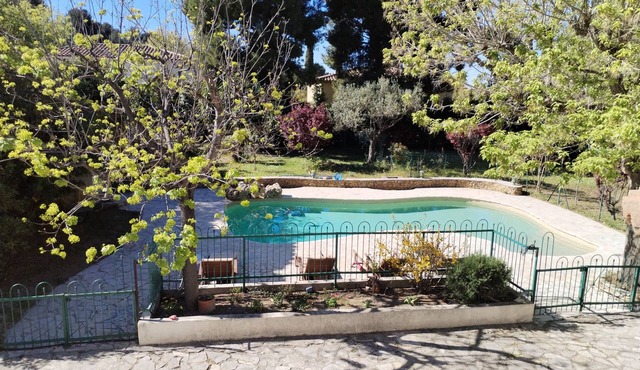 Beautiful large family home Marseille house sleeps 12