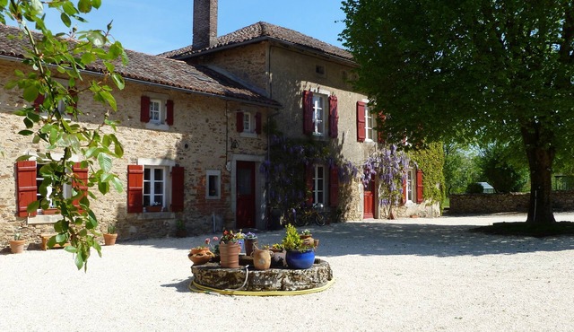 Beautiful large farmhouse with private pool set in 75 acres