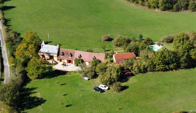 Beautiful Large House with Guesthouse, Pool and 4 Acres Grounds