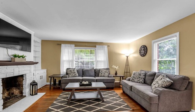Beautiful Large Home, Great 4 Kids. 2x Living Room