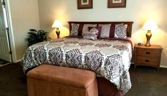 Beautiful large home near Sea World, Riverwalk, Fiesta Texas