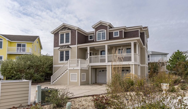 Beautiful, large home in Cape Shores!