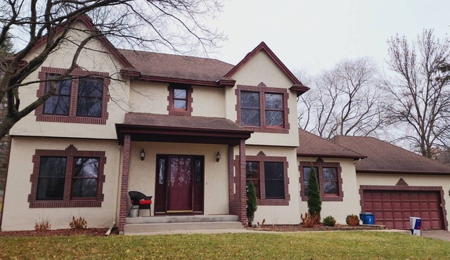 BEAUTIFUL LARGE HOME ON QUIET WAYZATA LOT!