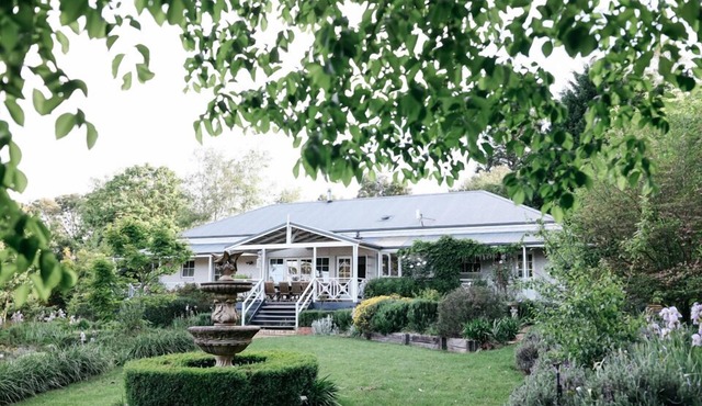 Beautiful Large House and stunning garden in the heart of Trentham