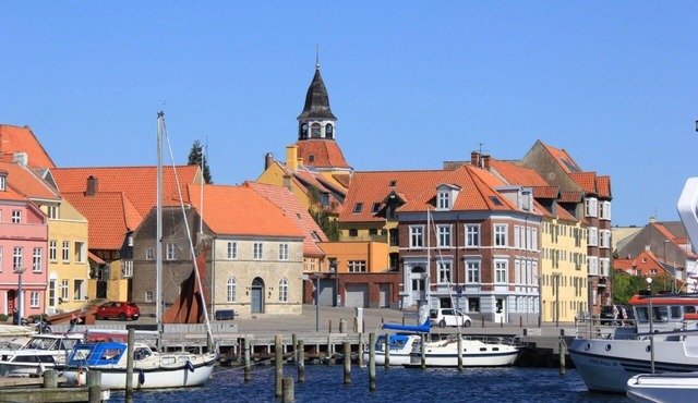 Beautiful Large House in the Old Toldbod. Estimates View and Location on harbor