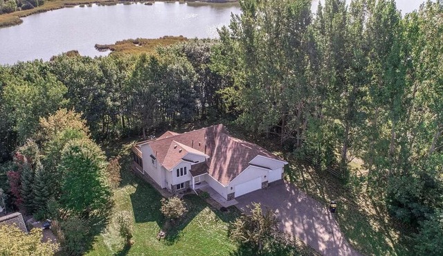 Beautiful Large Lake House!