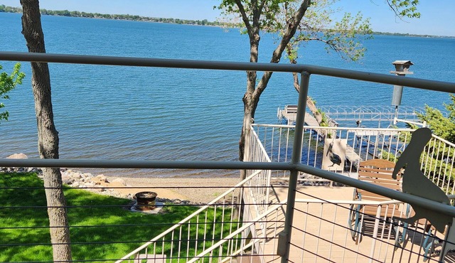 Beautiful large lake home for a family retreat, have fun by the water!n