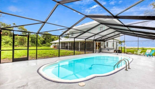 Beautiful Large Waterfront Retreat W/Heated Pool And Lanai!☀️