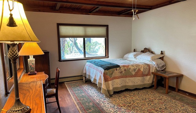 Beautiful large 850sq ft 1 - 2 bedroom apt at end of road in Rough and Ready