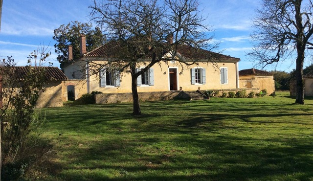 Beautiful late 18th century family house, fully renovated, refined and peaceful.