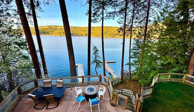 Beautiful Liberty Lake Waterfront House