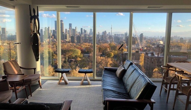 Beautiful Light-filled Apartment with Spectacular Views of Toronto