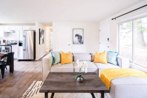 Beautiful Light-filled Farmhouse w swing & slide