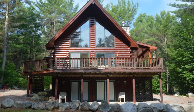 Beautiful Lincoln Log Home in Tripp Lake community