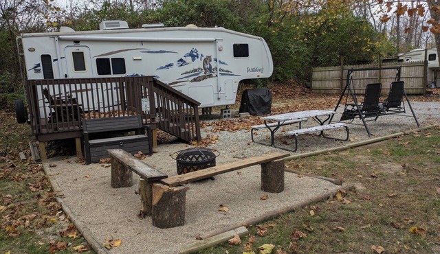 Beautiful little Camper w/all the extras at RockWater Campground.