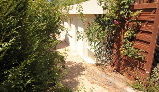 Beautiful little house with private garden, near beach and countryside. Quiet rental