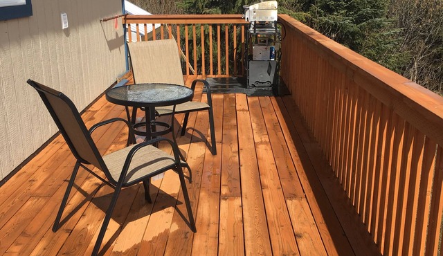 Beautiful Little One Bedroom Cabin 7 miles from the Halibut Fishing Capitol!