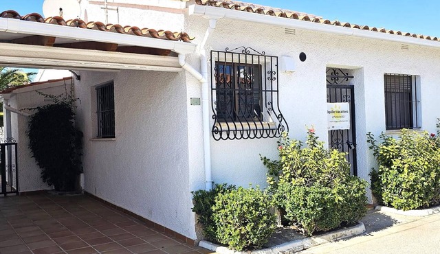 Beautiful little villa NUEVA PLAYA, with private garden, just on the beach front of Les Deveses