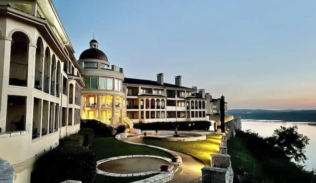 Beautiful Living at Island on Lake Travis