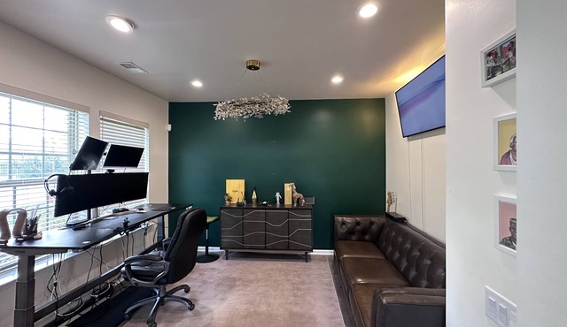 Beautiful Livingston Cozy 3-bedroom condo with WiFi, AC