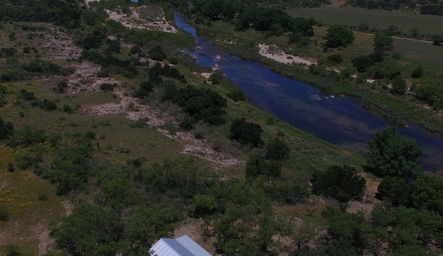 Beautiful Llano River front cabin near Castell Swimming, fishing, kayaking.