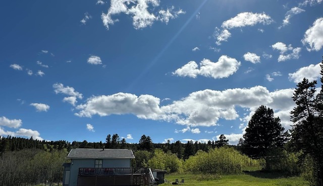 Beautiful Location, super close to hiking trails as well as breathtaking scenery
