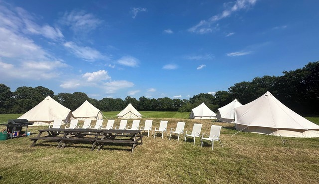 Beautiful Location. Open Skies. Easy access London 1h. Sole use 7 tents.