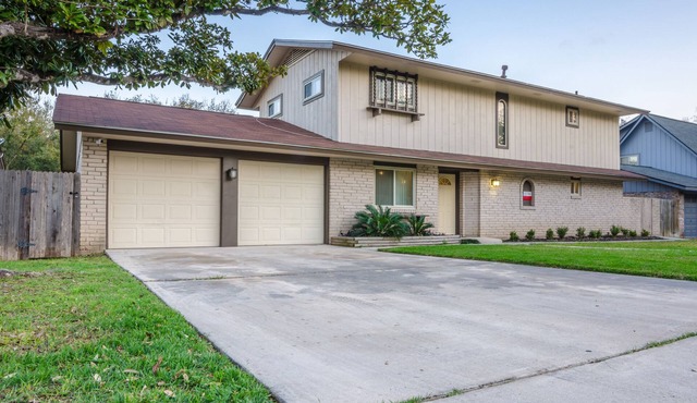 Beautiful location near the Airport, with good size POOL and KARAOKE