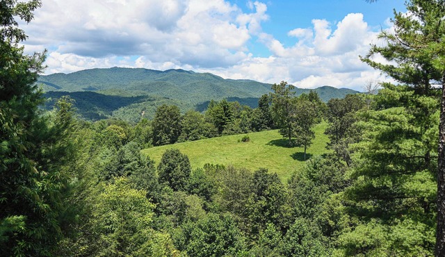 Beautiful Lodge - Amazing Views - BRAND NEW HOT TUB