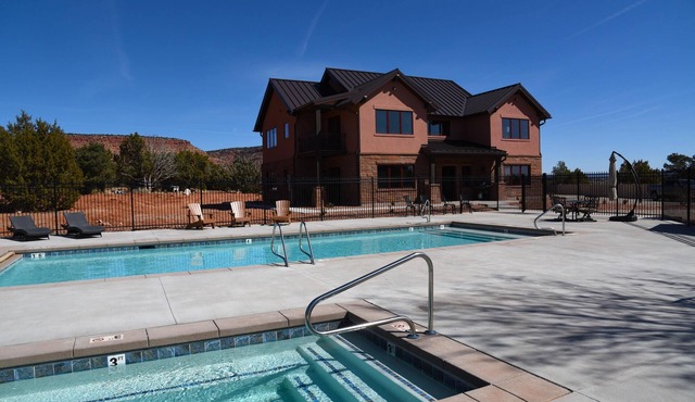 Beautiful Lodge With Private Pool, Hot Tub, and Pickleball Court