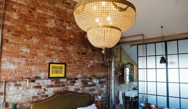 Beautiful Loft Apartment with Hot Tub and Sauna