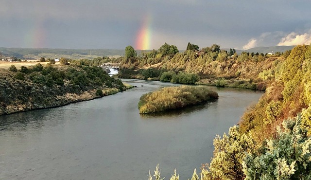 Beautiful loft apartment overlooking the Henry’s Fork River at the Ora Bridge!