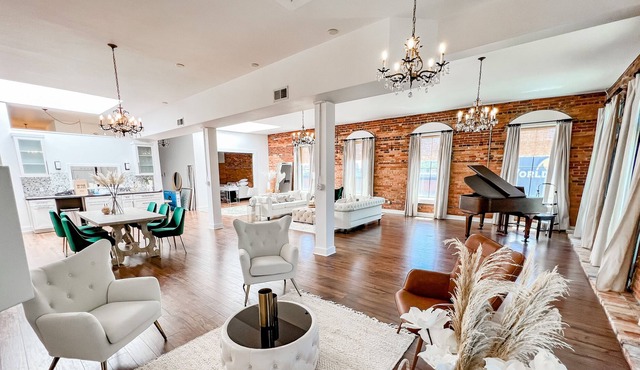 Beautiful loft in the Heart of Downtown Pensacola!