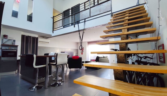 Beautiful loft New atypical and functional, near train station & city center