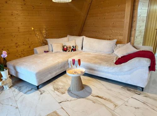 Beautiful Loft with Jacuzzi